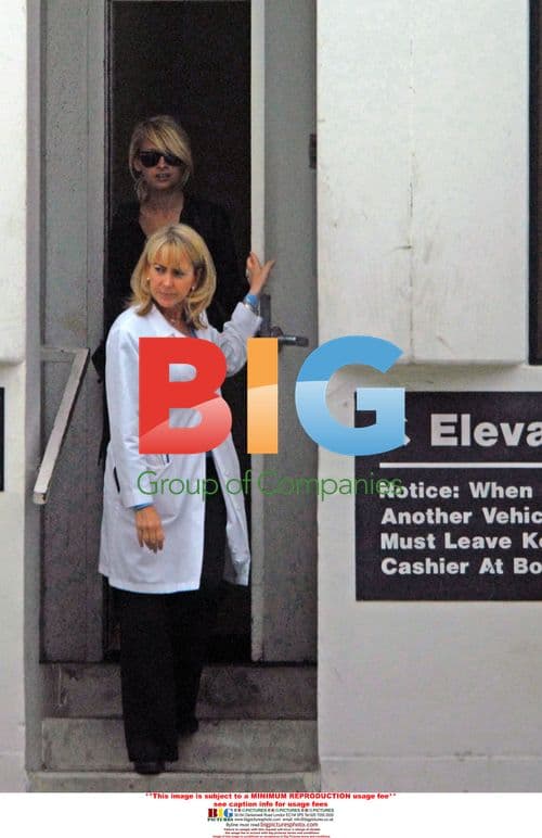 Nicole Richie leaves Reproductive Center