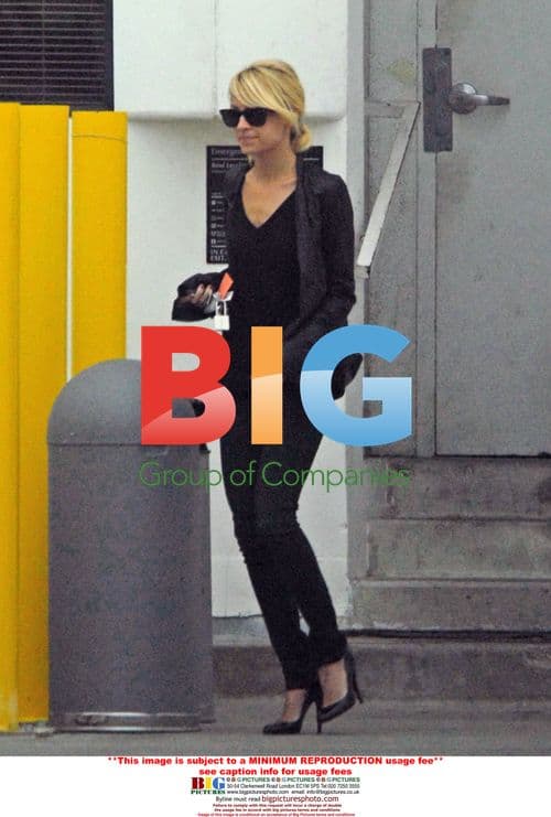 Nicole Richie Leaves Reproductive Center