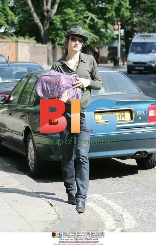 Pete Doherty Leaves Kate Moss's Home