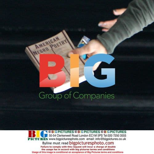 Pete Doherty Leaves Kate Moss\'s Home