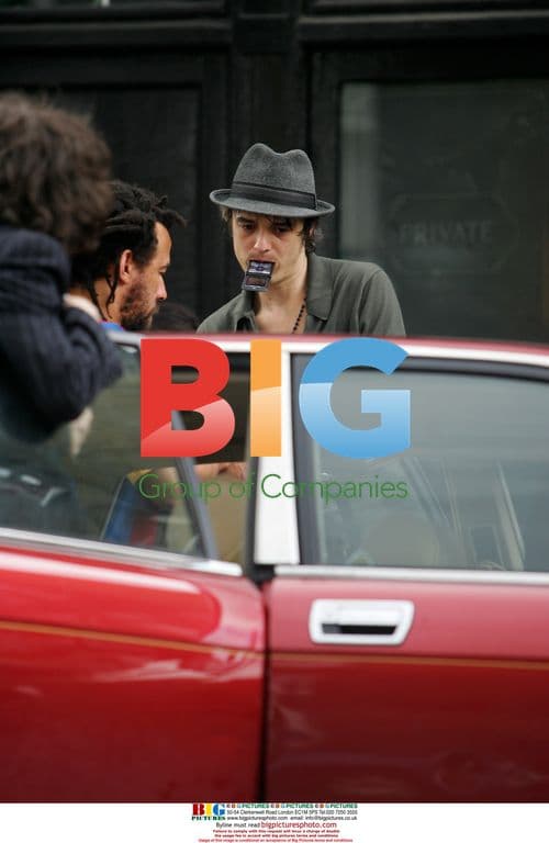 Pete Doherty leaves Kate Moss's home