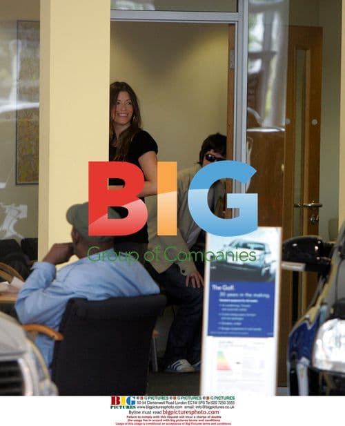 Noel and Sarah buy a new car