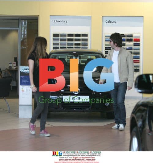 Noel and Sarah buy VW Golf GTI