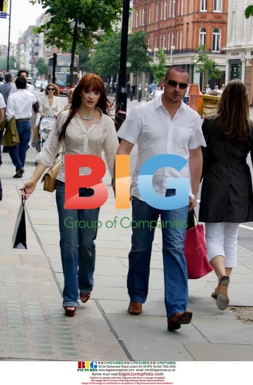 Girls Aloud's Nicola Roberts goes shopping