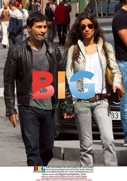 Olivier Marinez and Goya Toledo strolling in Madrid