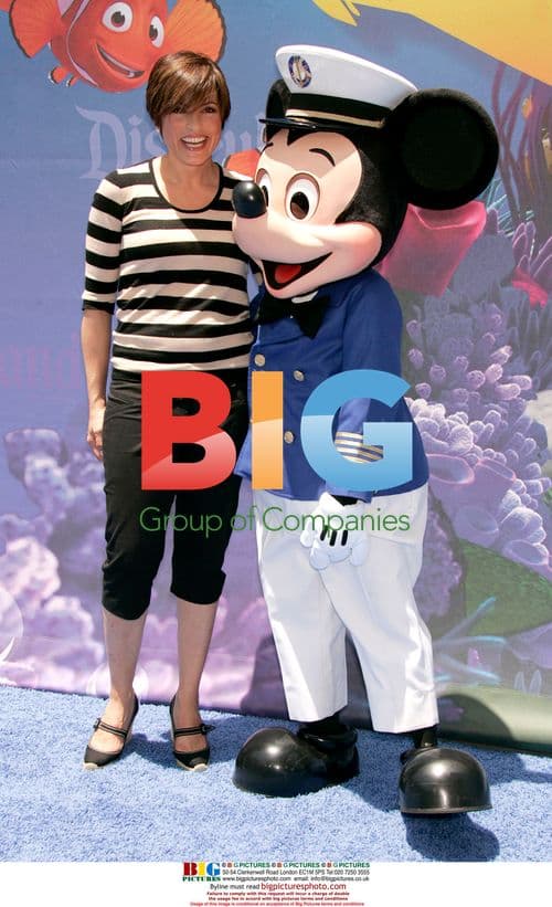 Mariska Hargitay & Mickey at Finding Nemo Disneyland