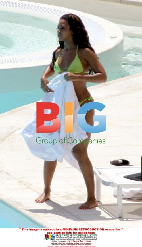 Byonce Knowles Relaxes in French Riviera