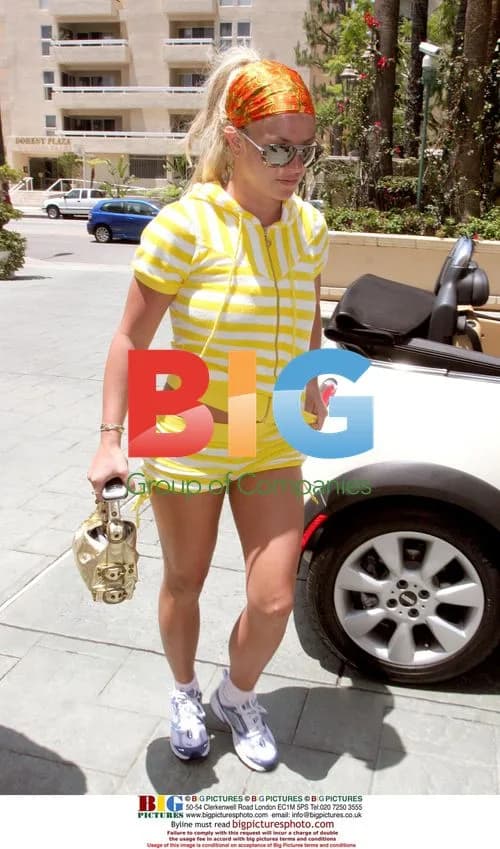 Britney Spears shops for antiques, gets nails done