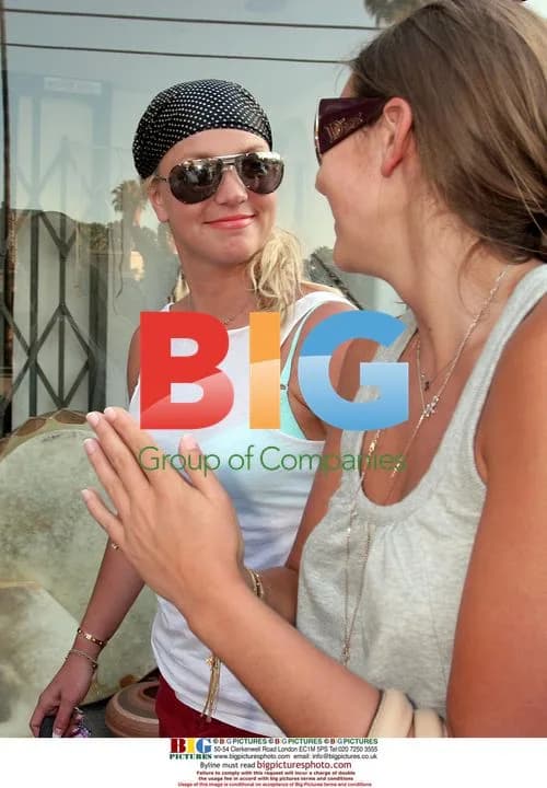 Britney Spears Shops for Antiques, Gets Nails Done