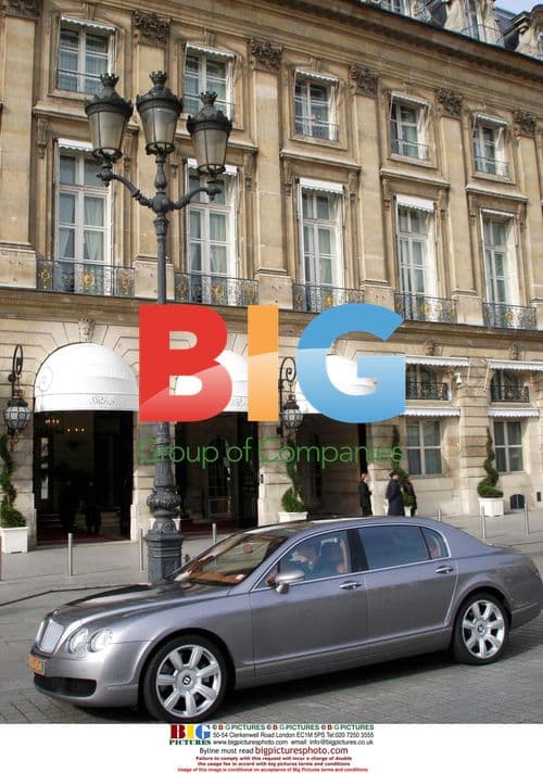 Karen Mulder leaves Ritz hotel in Paris