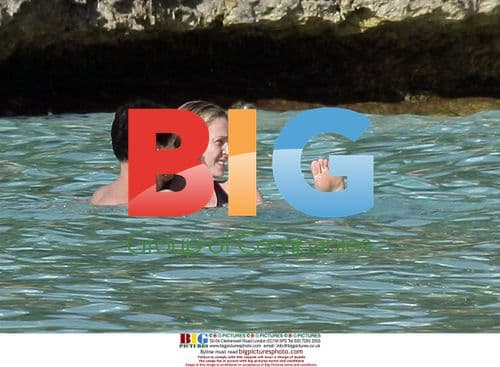 Uma Thurman and boyfriend on holiday