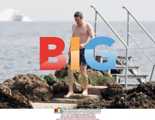 Hugh Grant on holiday in Antibes