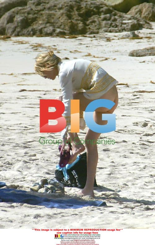 Uma Thurman & boyfriend on Saint Barths