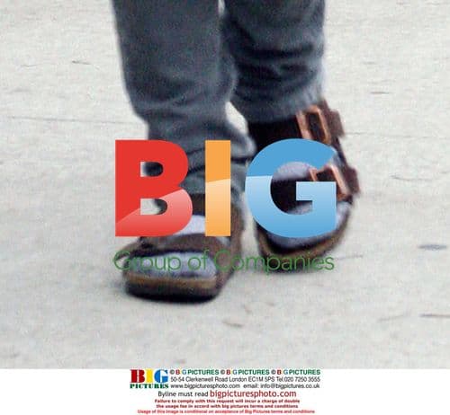 Drew Barrymore's hippy Starbucks stroll