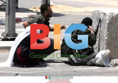 Palestinian gunmen help elderly woman during clashes