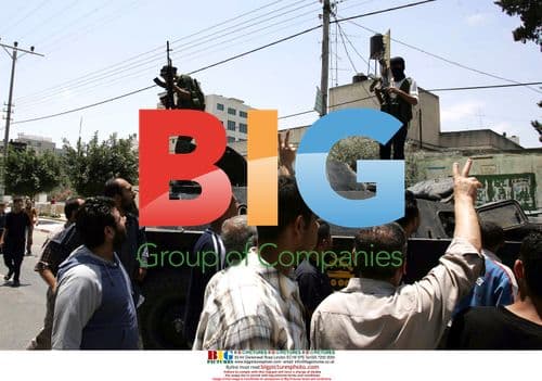 Palestinian demonstrators try to stop Fatah, Hamas clash in Gaza