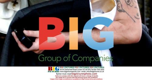 Amy Winehouse Spits Gum