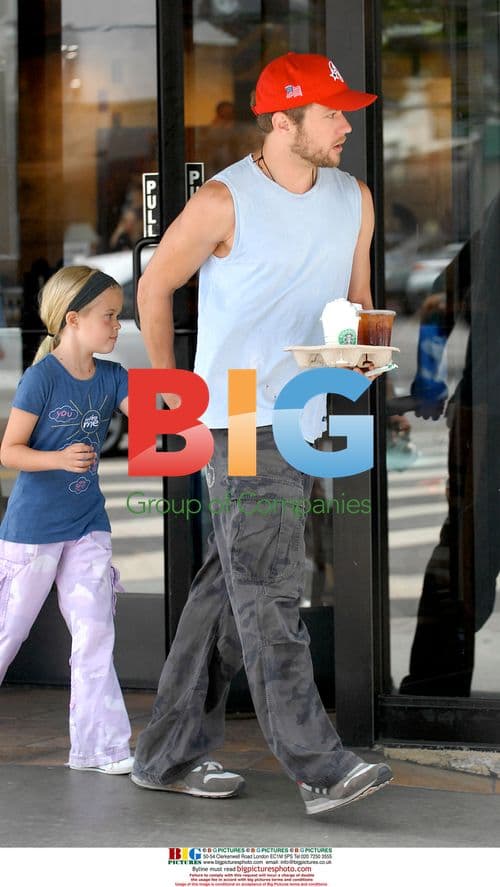 Ryan Phillippe out with kids