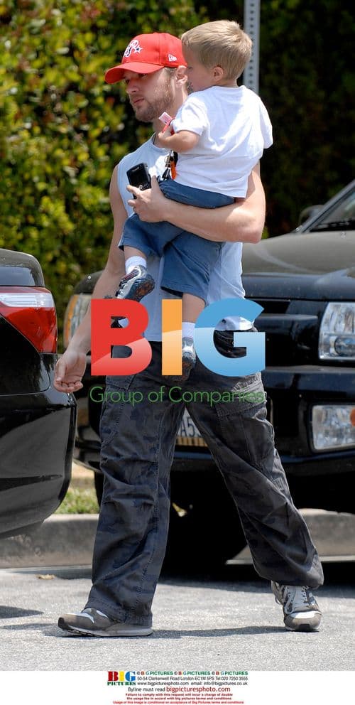 Ryan Phillippe out with kids