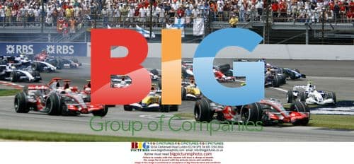 Formula One cars avoid accident at US GP