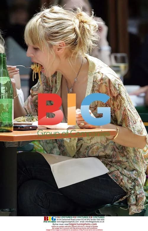 Heidi Klum Enjoys Pasta at Bar Pitti