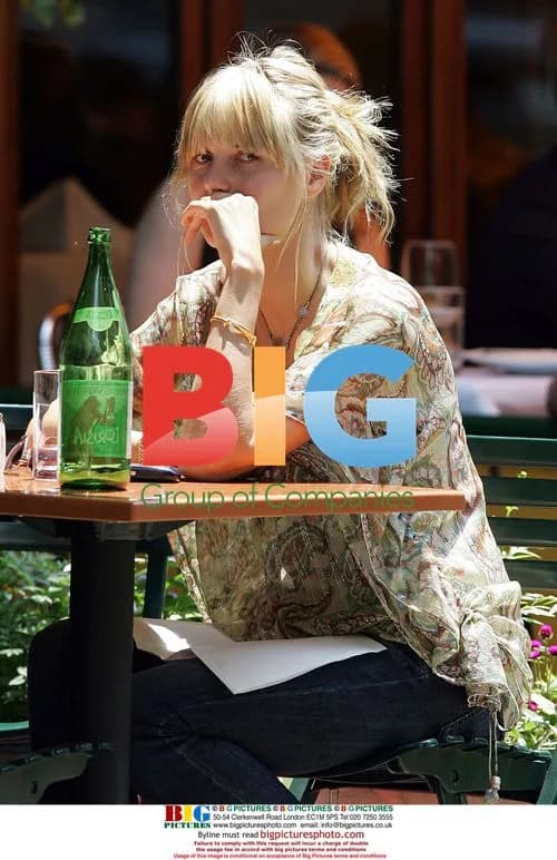 Heidi Klum Enjoys Pasta at Bar Pitti