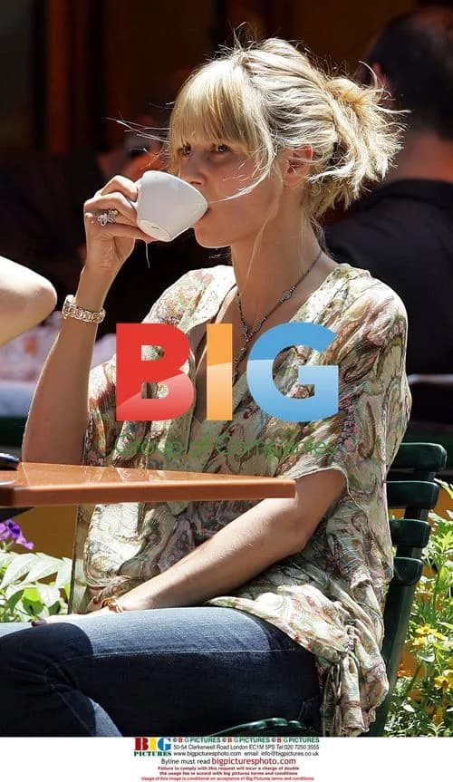 Heidi Klum Enjoys Pasta Dish in Soho