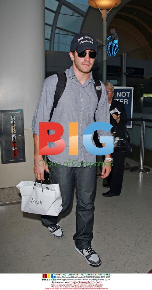Jake Gyllenhaal Arrives at LAX with Bag