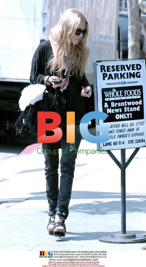 Mary-Kate Olsen Visits Tanning Salon