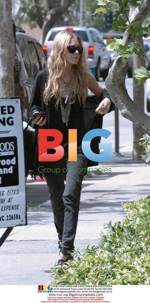 Mary-Kate Olsen Walks to Tanning Salon