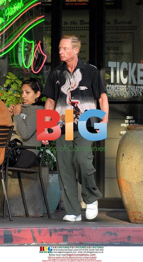 Elliot Mintz shopping after Paris Hilton jailed