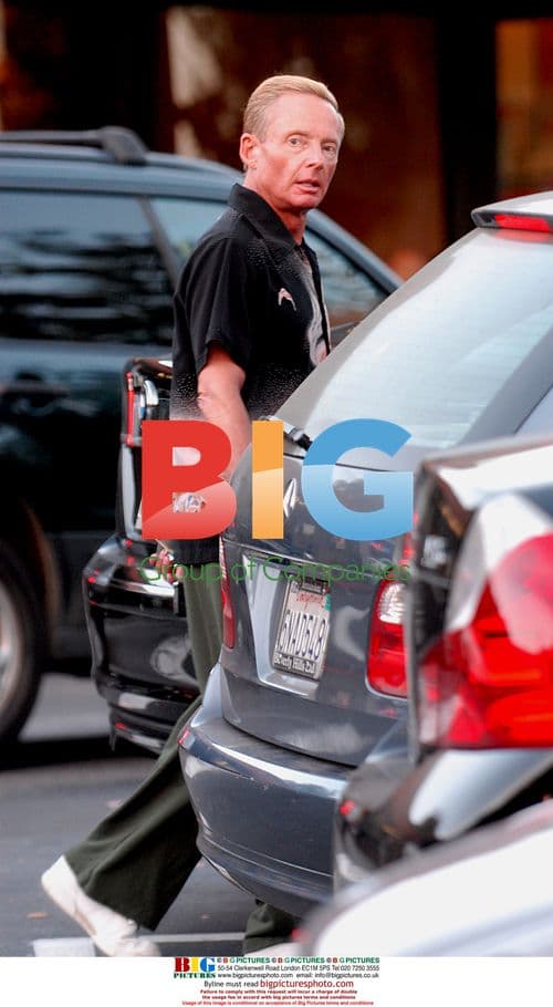 Elliot Mintz shops after Paris Hilton jailed