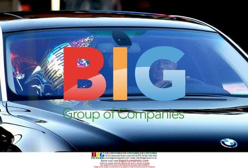 Elliot Mintz doing shopping after Paris Hilton sent to jail