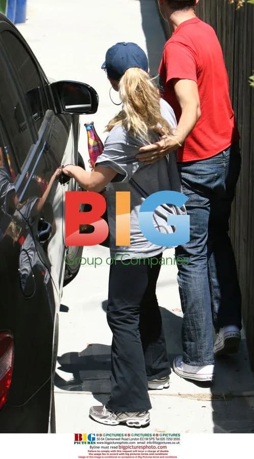 Jessica Simpson visits personal trainer