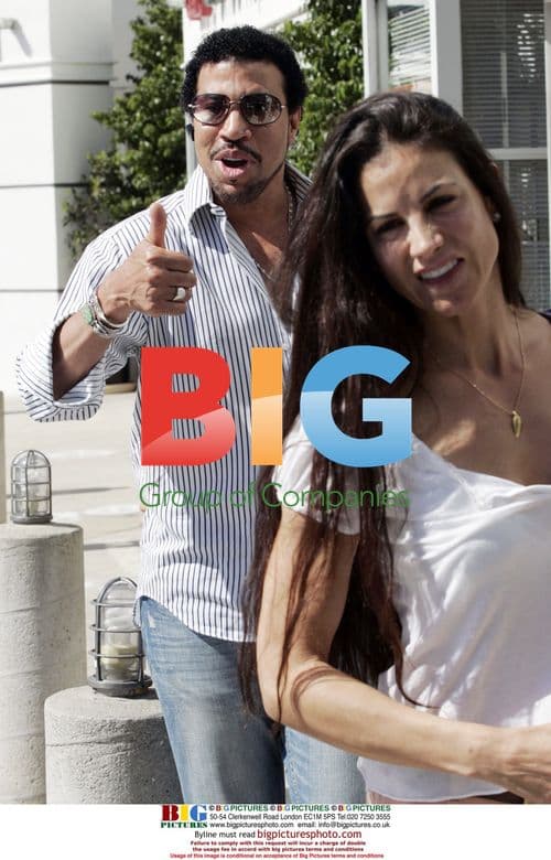 Lionel Richie celebrates 58th birthday with family