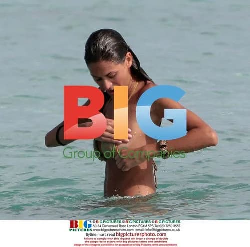 Cristian Vieri and Melissa Satta Flirting on Beach