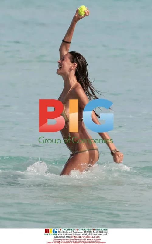 Cristian Vieri and Melissa Satta beach flirting