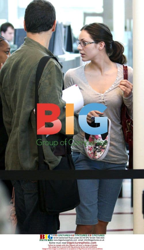 Katherine McPhee clears LAX security with boyfriend