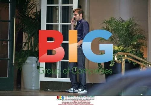 Jake Gyllenhaal Enters Beverly Wilshire Hotel