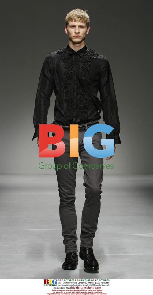 Costume National Spring-Summer 2008 Men's Fashion Show