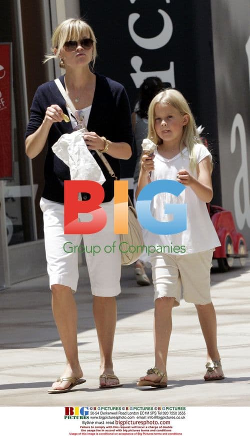 Reese Witherspoon and Ava Phillippe shop in Century City