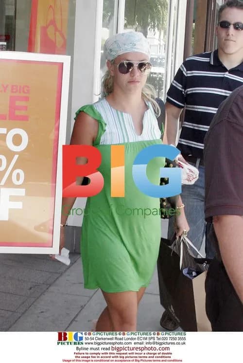 Britney Spears Goes Shopping at Baby GAP