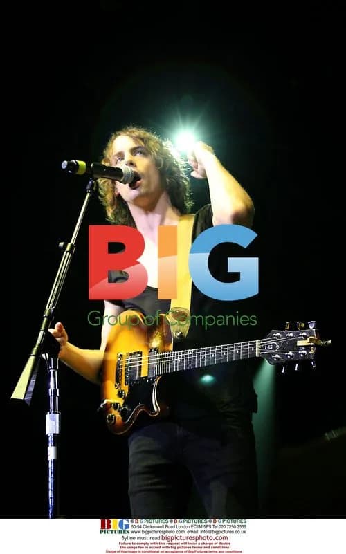 Razorlight's Johnny Burrell Performing in Paris