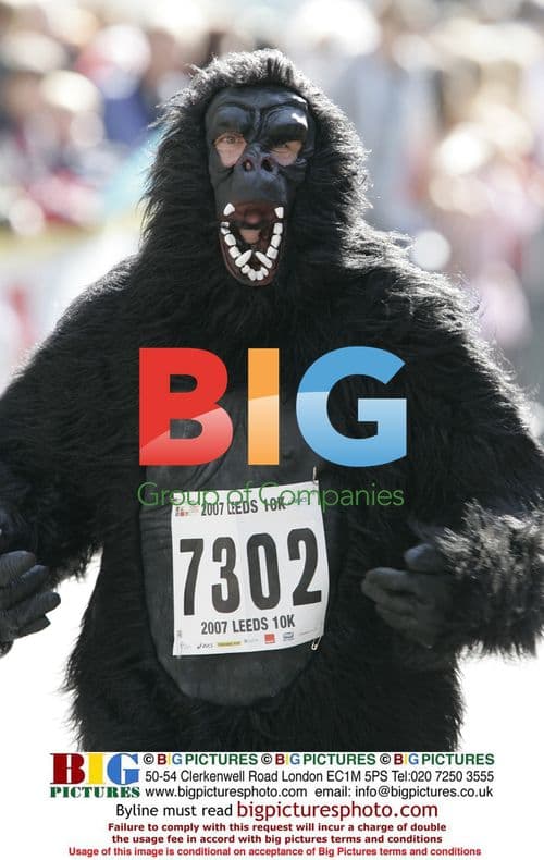 Jane Tomlinson and Nell McAndrew at Leeds 10k Run