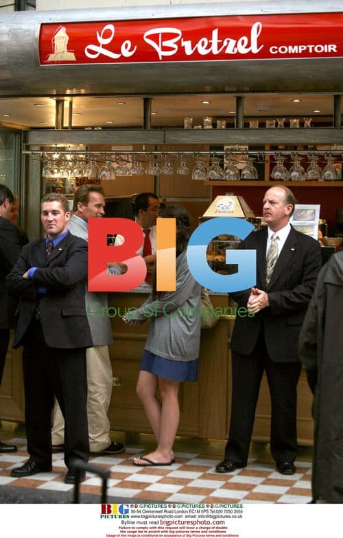 Arnold Schwarzenegger and daughter at French train station