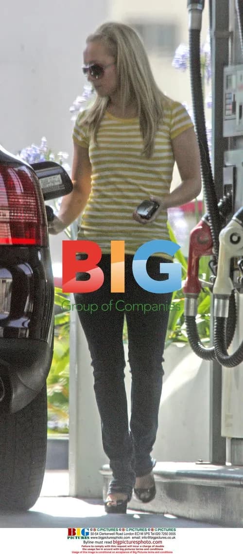 Hayden Panettiere Pumping Gas
