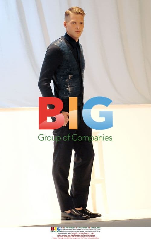 Valentino Men's Spring 2008 Fashion Show