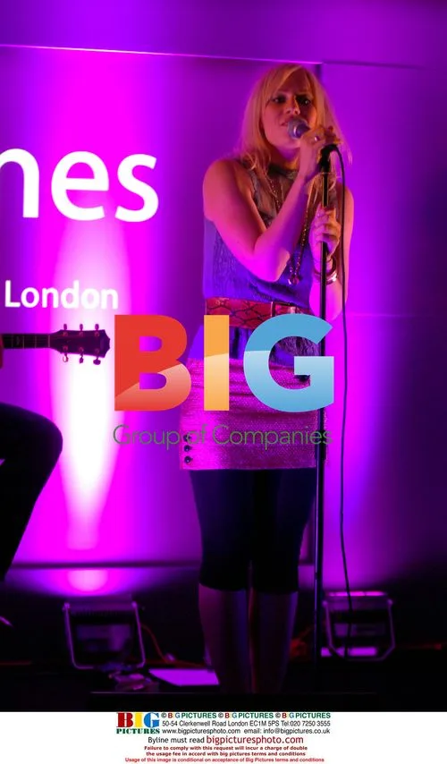 Natasha Bedingfield performs acoustic set at Apple store