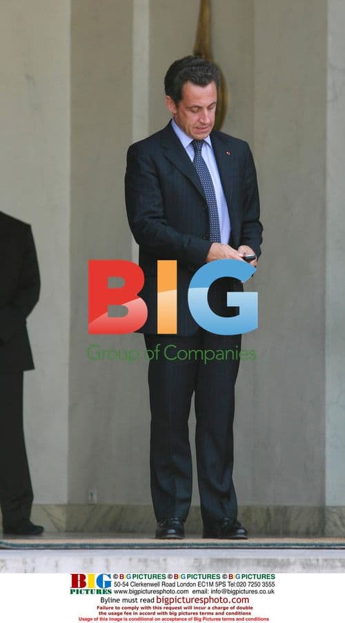 Sarkozy Welcomes Schwarzenegger in Paris