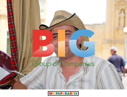 Coronation Street stars head off on holiday